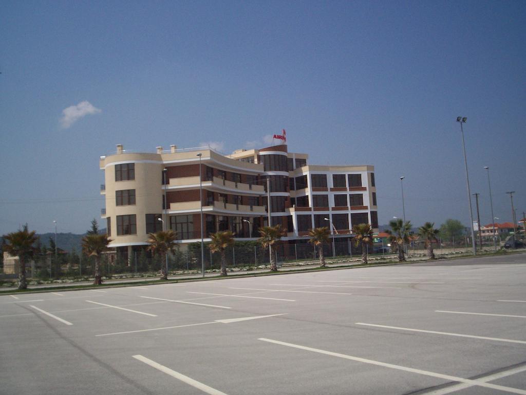 Hotel Airport Tirana Rinas Exterior foto